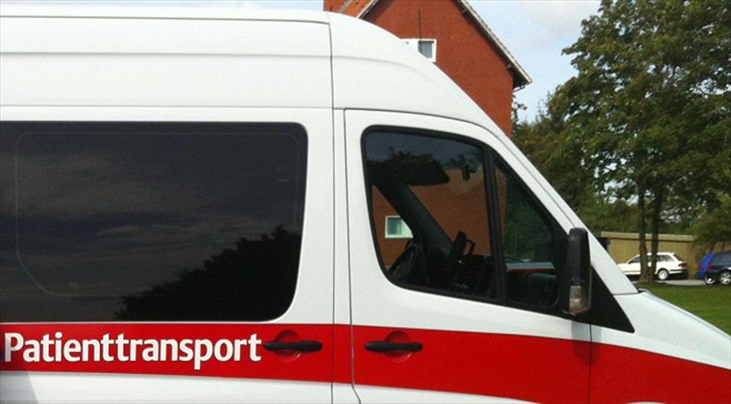 Der gennemføres årligt 2 millioner transporter af borgere på vej til og fra forskellige behandlingstilbud. Den siddende patienttransport beskæftiger omkring 5.000 medarbejdere. Det er regionerne som er ansvarlige for opgaven.